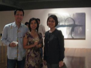 Another shot of Yael with Jun and Kat Villalon, and a Schnabel at back